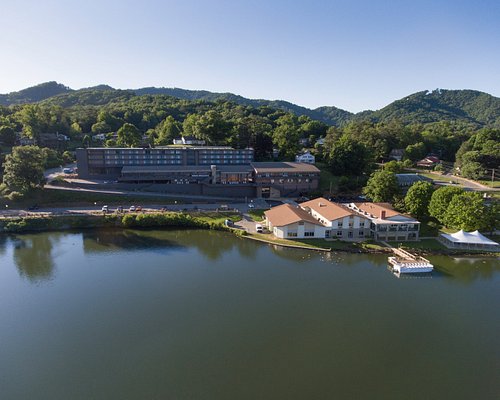 REVIEW: beautiful view, but hotel needs updating - Lake Junaluska