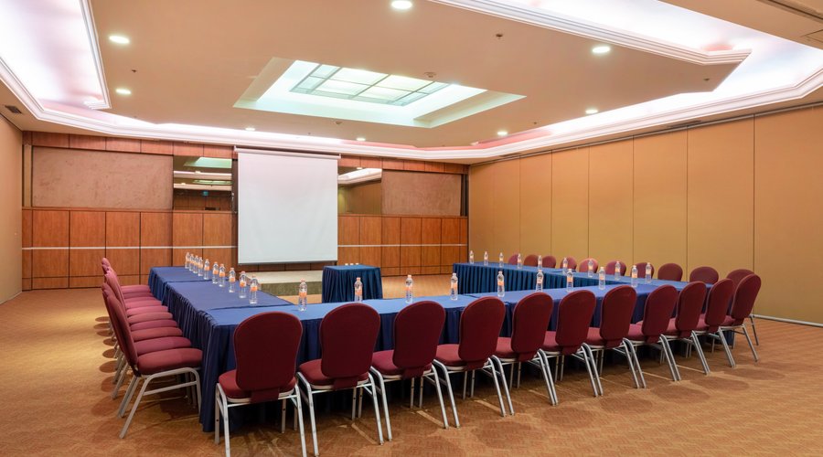 Salon Plaza