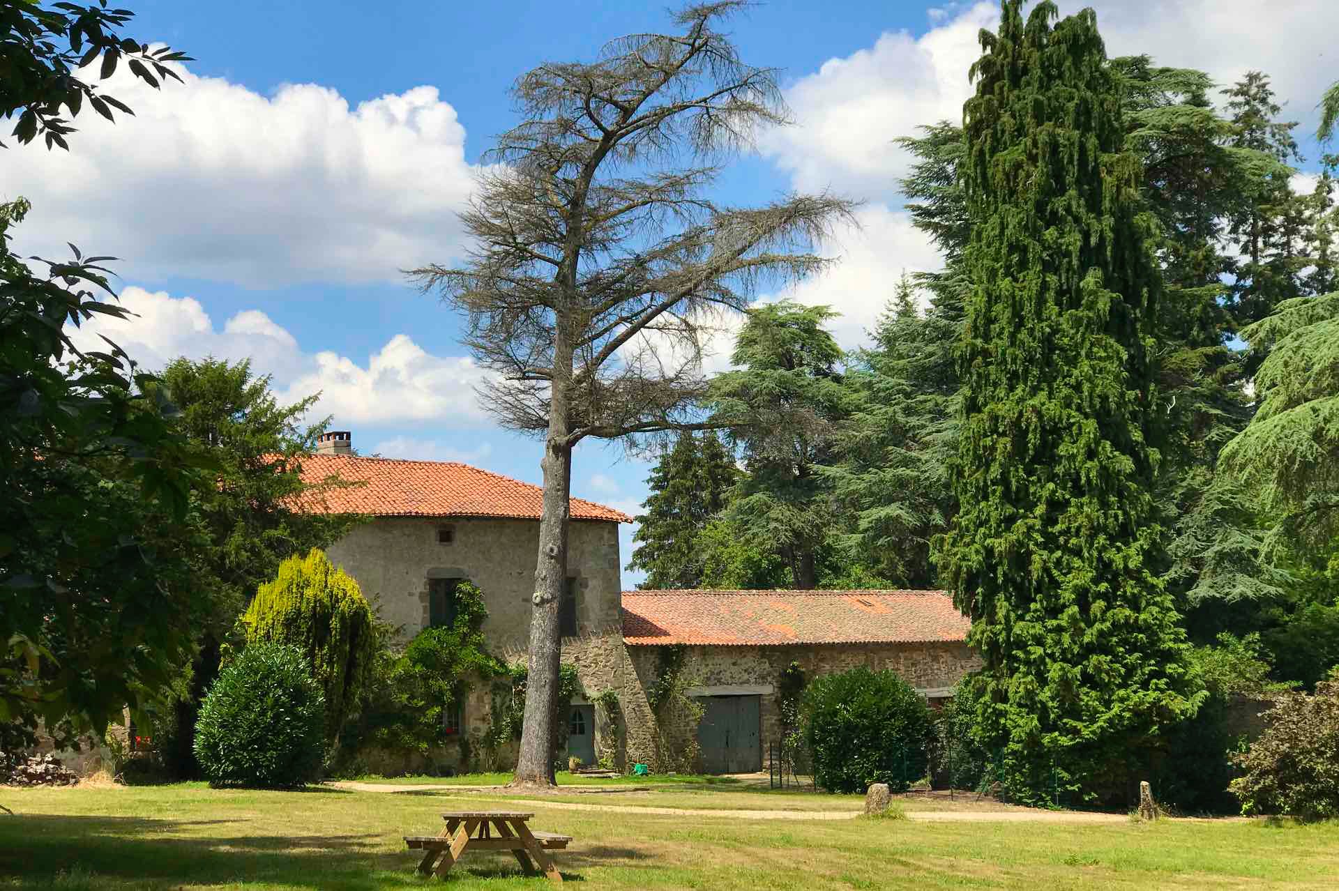 LA COUR DU VERGER (Roussac, France) - Tarifs 2024 Mis à Jour Et Avis ...