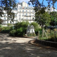 La statue dans le square