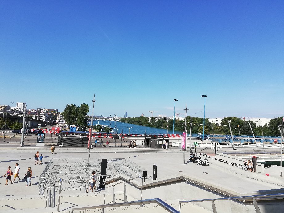 PARC DES BERGES DU RHÔNE LYON FRANCIA