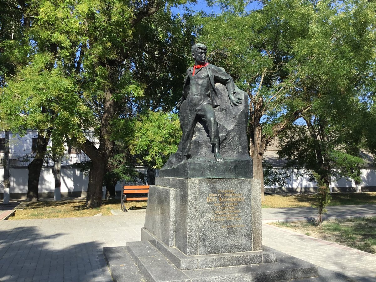 Monument to Vitya Korobkov, Феодосия: лучшие советы перед посещением -  Tripadvisor