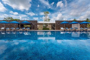 Pool & Beach