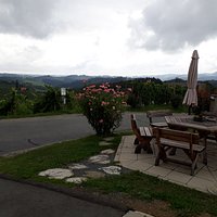 Schenke auf der gegenüberliegenden Straßenseite...