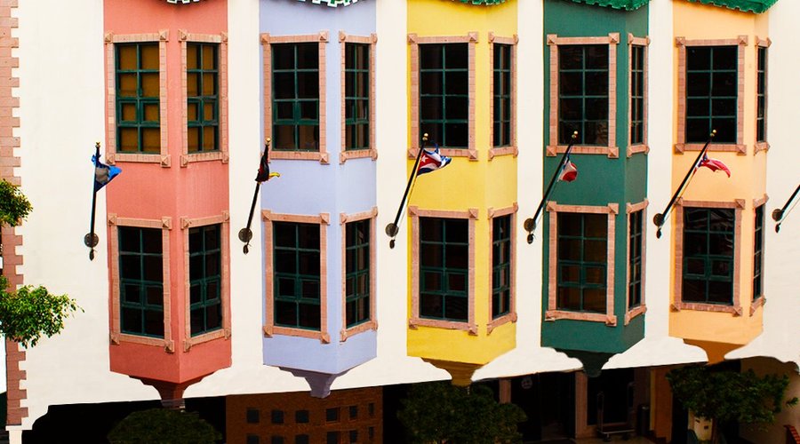 Fachada del Hotel, vista de la calle