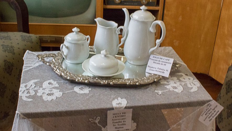 Utensílios de porcelana da época.