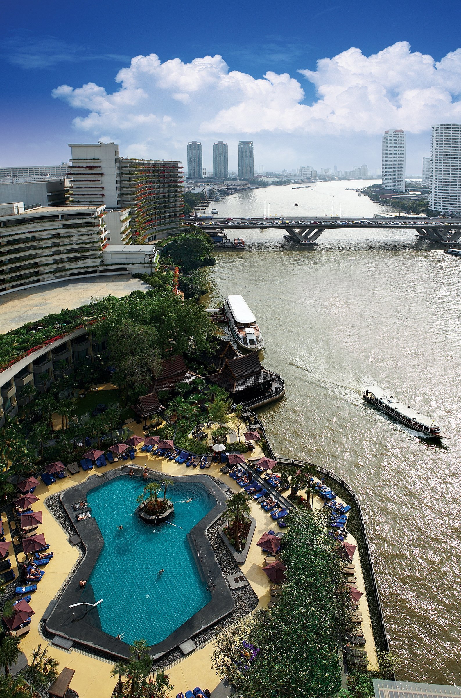 Shangri-La Bangkok Pool Pictures & Reviews - Tripadvisor