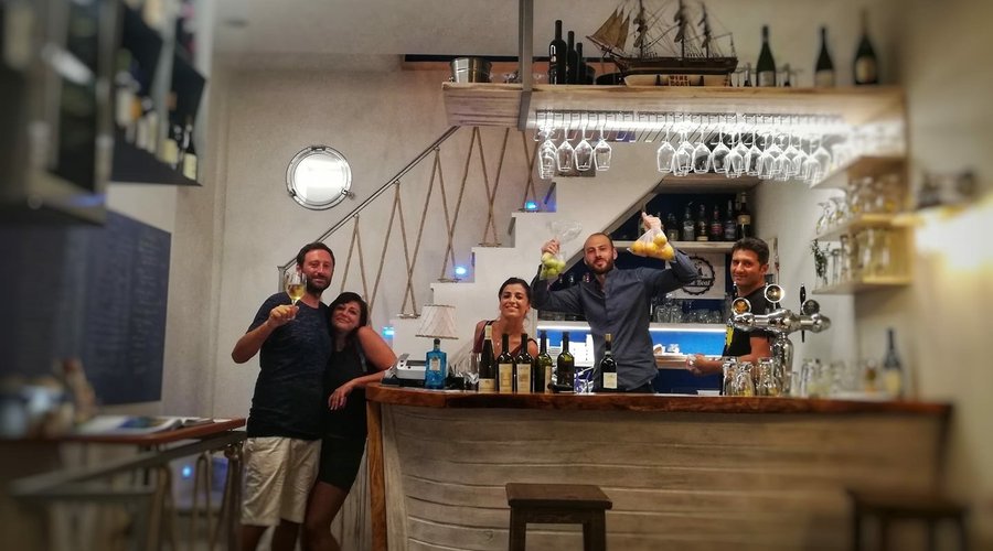 Staff wine boat