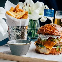 Burger jagnięcy z tzatziki