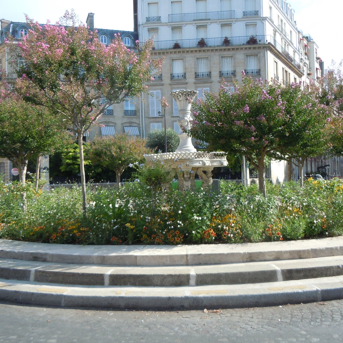 Fontaine de la Place François-1er - All You Need to Know BEFORE You Go  (2024)