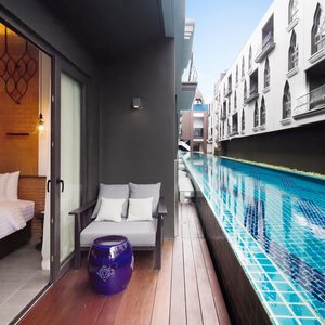Deluxe Pool Access Room