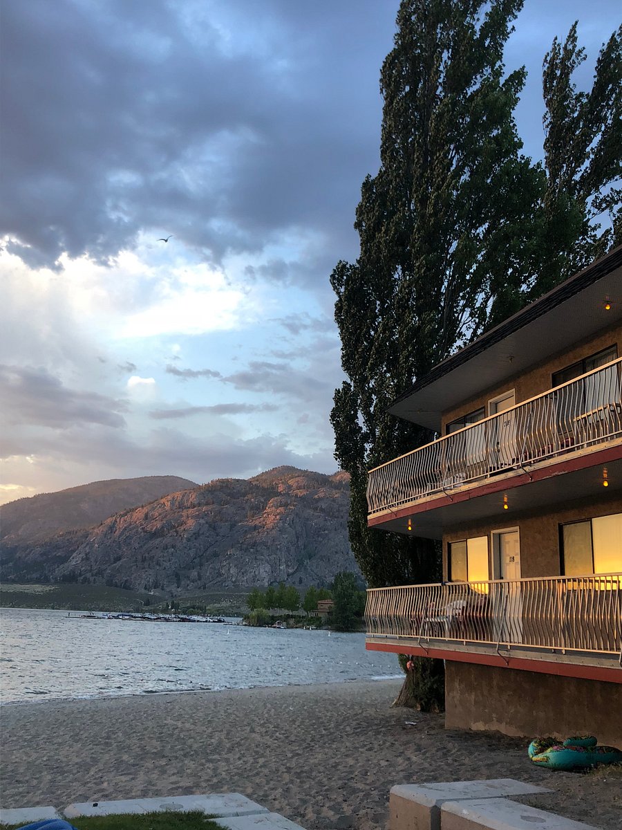 Poplars Motel On The Lake British Columbia Canada