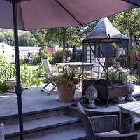 Petit jardin avec terrasse de dégustation