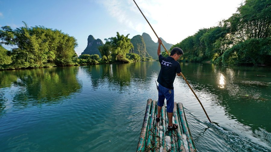 Private bamboo raft trip on the Yulong River fro mour jetty - Yangshuo Mountain Retreat