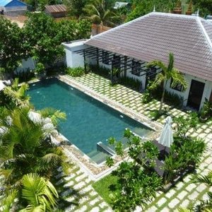 Swimming pool at Yolo Hostel