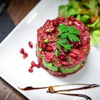 Le Tartare de Boeuf Plan B / Frites Maison & Salade