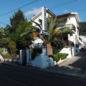 Exterior e entrada para o estacionamento