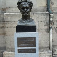 La sculpture sur son socle
