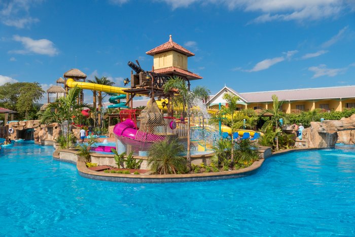 Jewel Runaway Bay Beach Resort & Waterpark Pool Pictures & Reviews ...