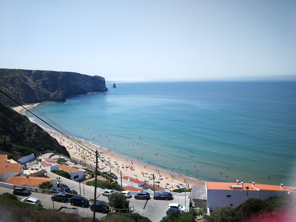 Limpeza na Praia da Arrifana e nas falésias marcada para domingo