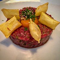 Steack tartar de solomillo y yema curada