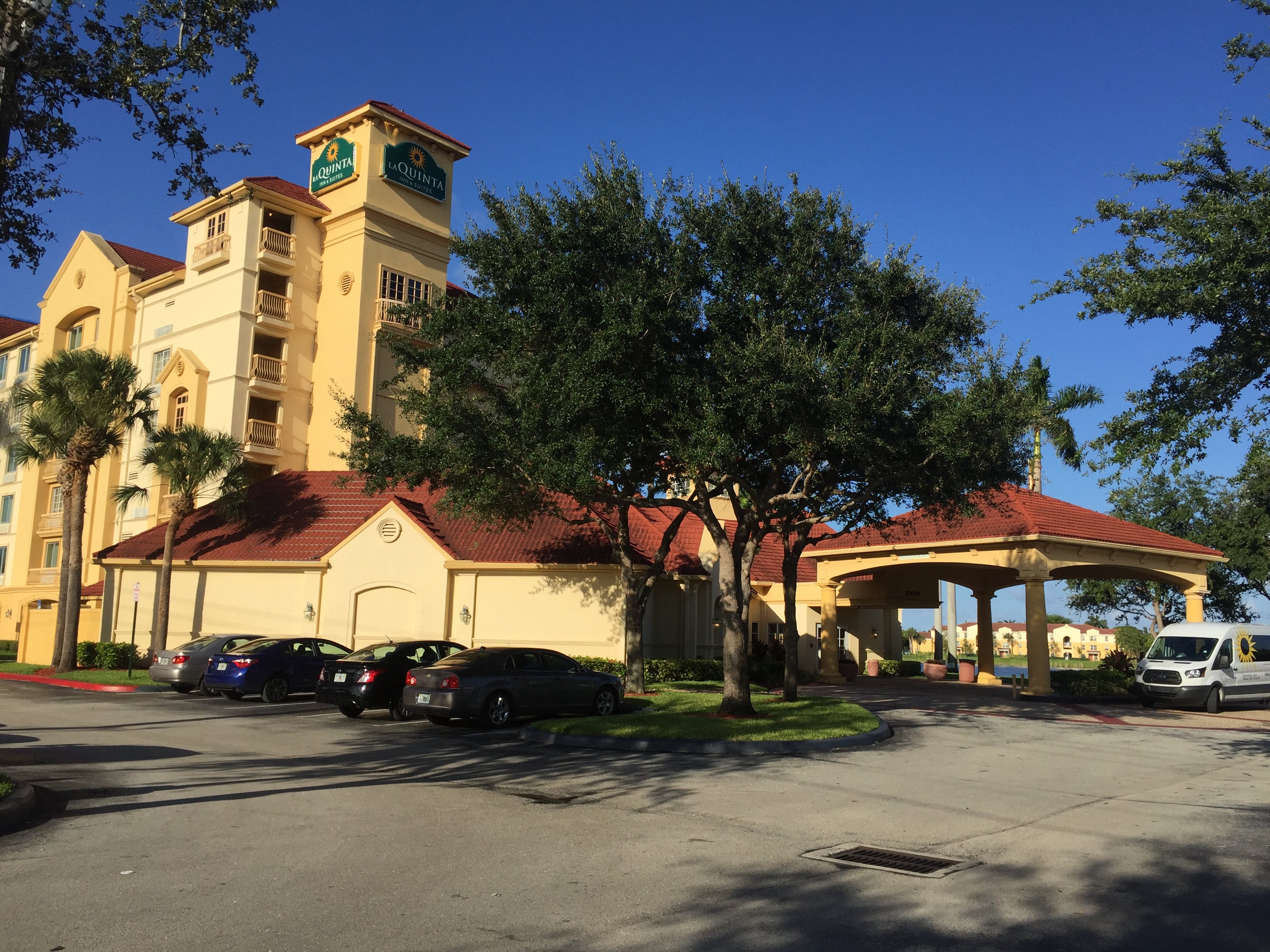 La Quinta Inn Suites By Wyndham Ft Lauderdale Airport C 1 2 9 C   La Quinta Inn Suites 