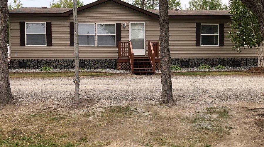 Awesome resort to stay at.  Clean, beautiful, homey cottages.  Can rent awesome boat. Bob and Wa