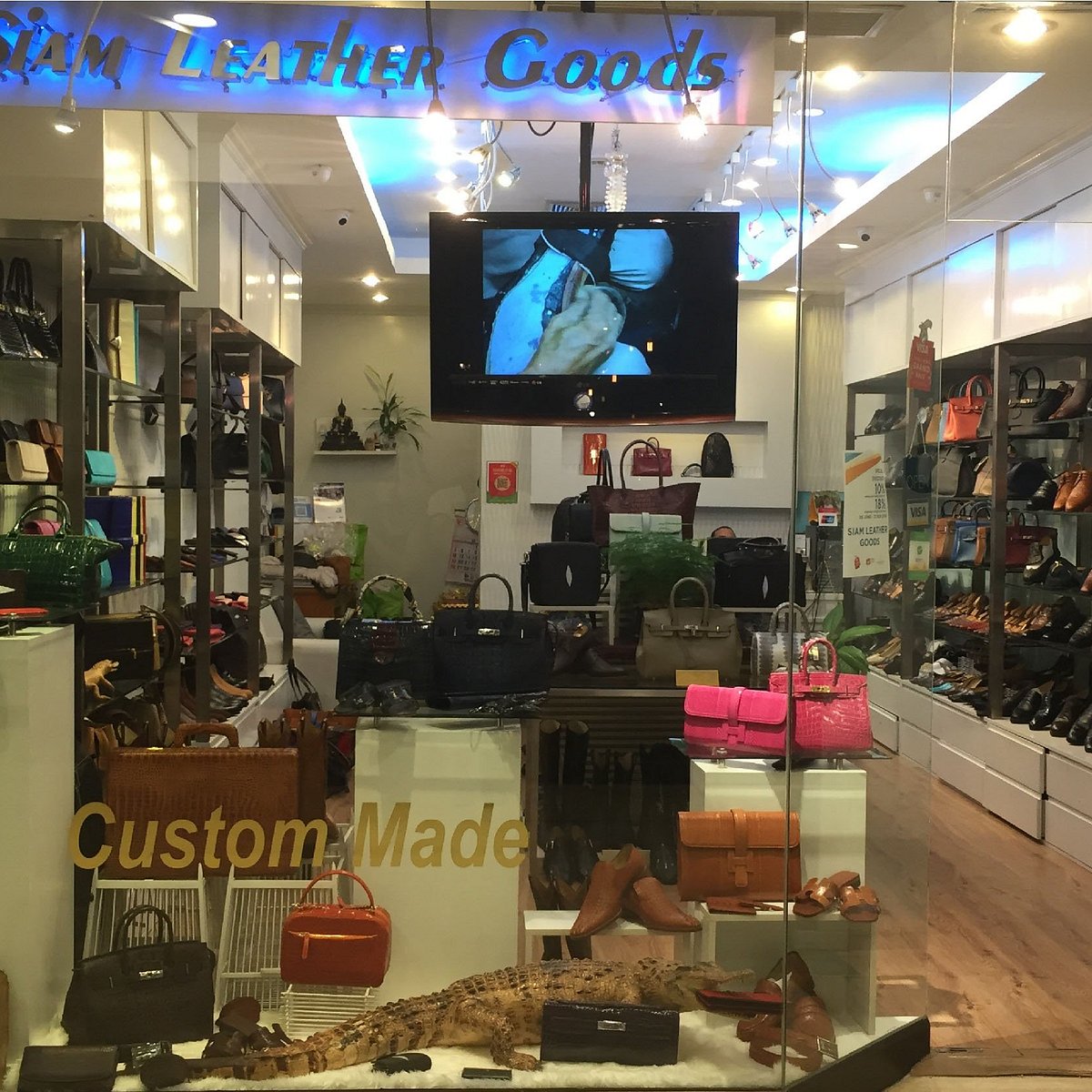 Good Old Days Shop: Bangkok handmade leather goods store with high