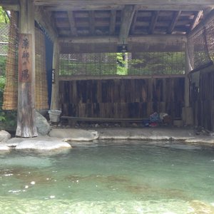 女性用、屋根の所で脱ぐ