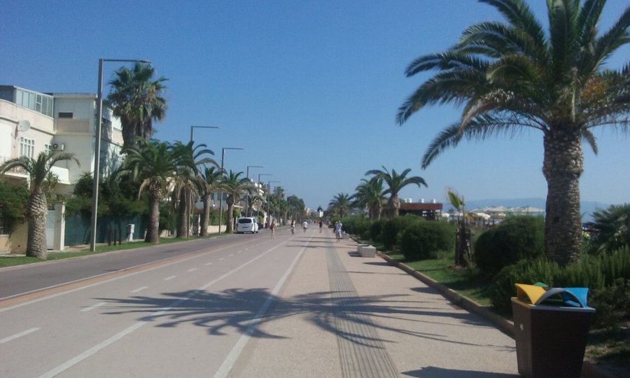 avenue au bord de la plage