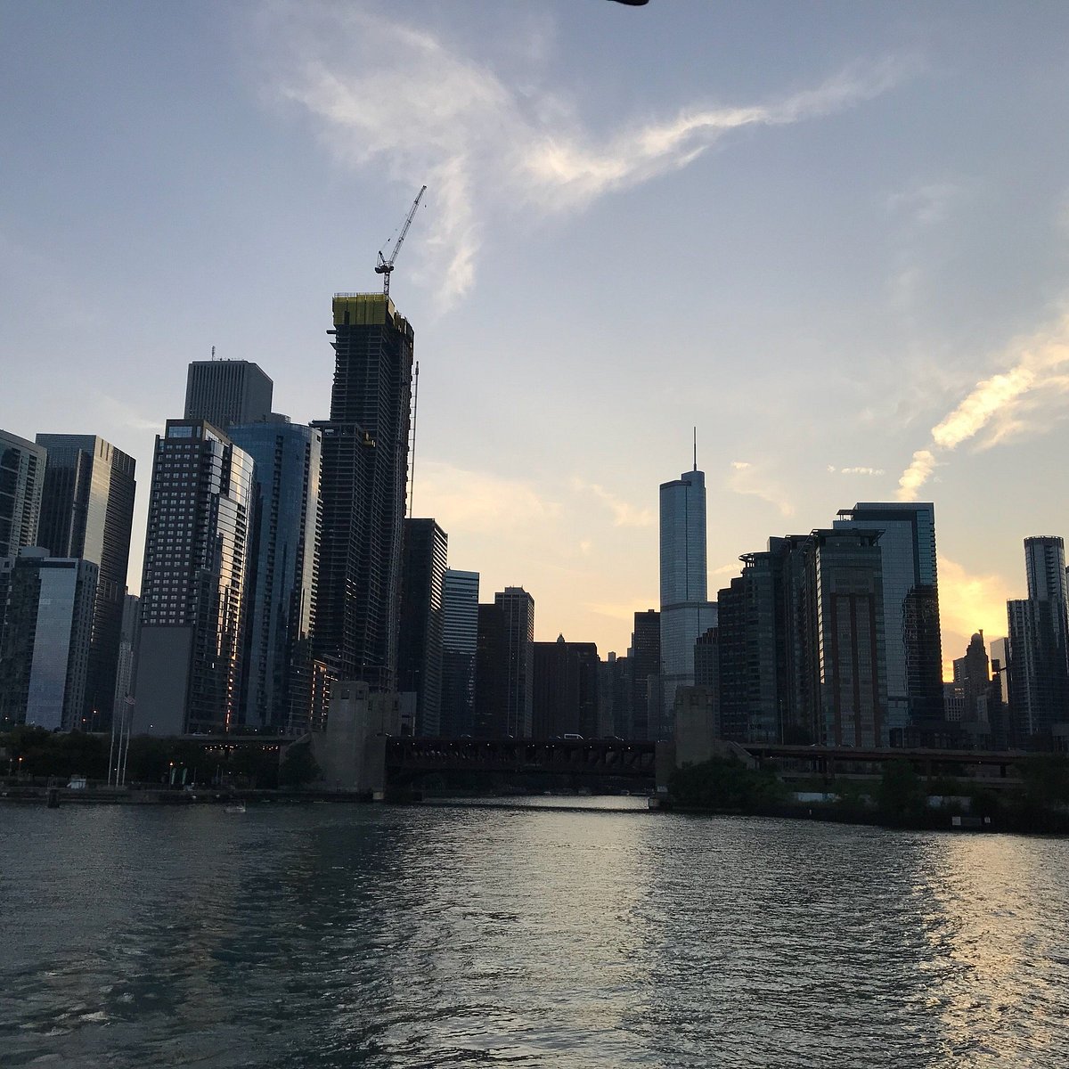 chicago river cruise with alcohol