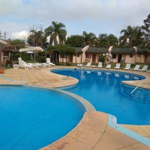 Una de las piscinas abiertas del complejo