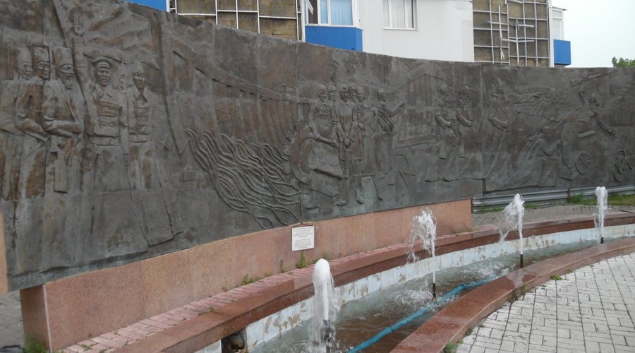 reliefs behind aliya statue
