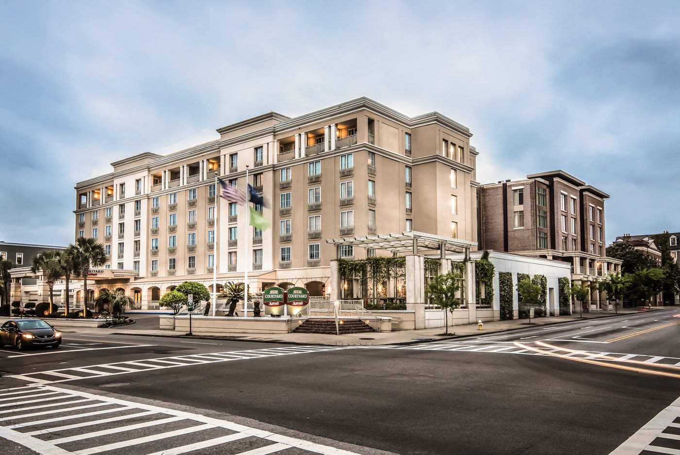 COURTYARD CHARLESTON HISTORIC DISTRICT - Updated 2024 Prices & Motel