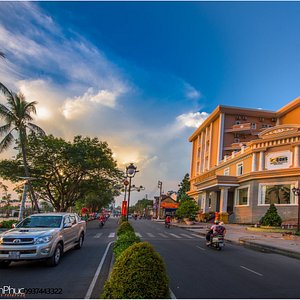 Bcons Hotel Binh Duong in Thu Dau Mot, image may contain: Villa, Resort, Hotel, City