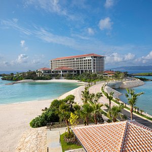 ハイアット リージェンシー 瀬良垣アイランド 沖縄は、沖縄本島屈指のビーチリゾートである恩納村の美しい海に囲まれた瀬良垣島を舞台としたリゾートホテル