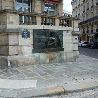 La plaque en bronze