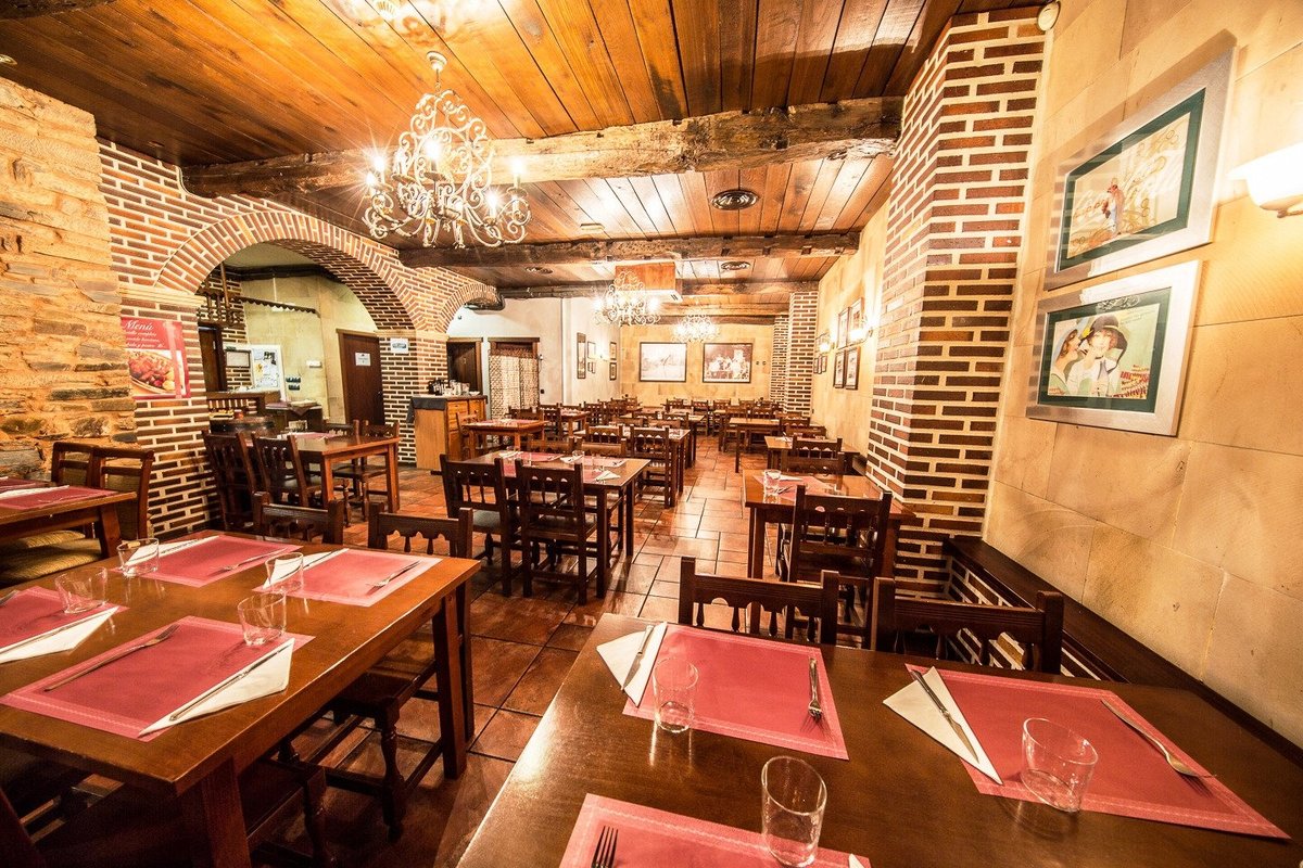 MESÓN LA TABERNA, Ponferrada - Fotos, Número de Teléfono y Restaurante  Opiniones - Tripadvisor