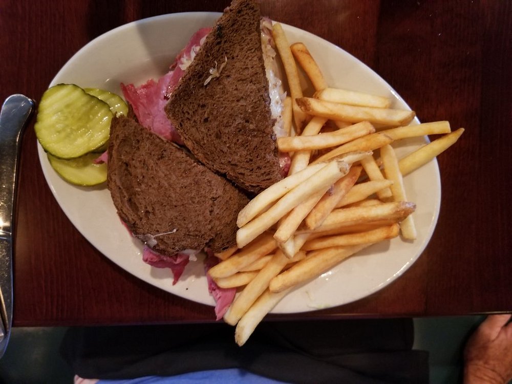 HOT STOVE SALOON, Harwich Port - Restaurant Reviews, Photos & Phone Number  - Tripadvisor