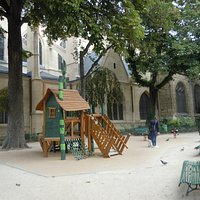 Aire de jeux pour jeunes enfants