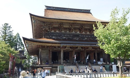 世界遺産・国宝・蔵王堂。