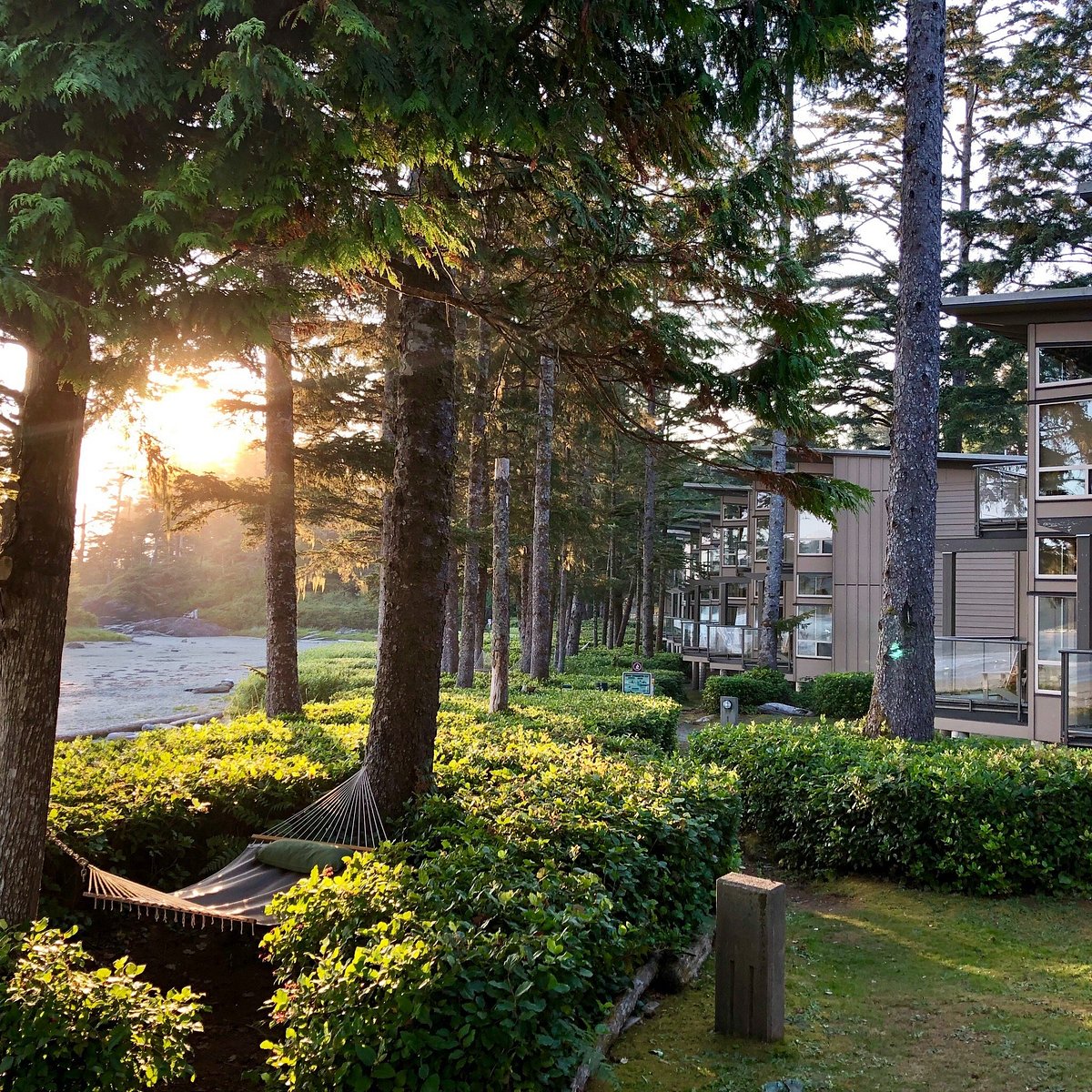 25 Einzigartige ECO LODGES: Resorts, Hütten, Baumhäuser, Kuppeln 10 ecolodge Canada - Pacific Sands Beach Resort