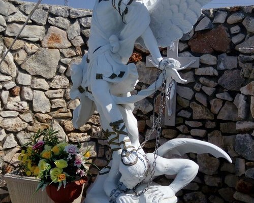 Giovanni Guerra, A Fountain in a Grotto