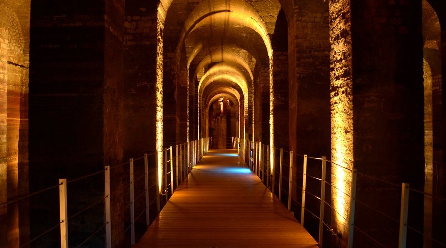 Cisternone Romano di Formia - La passerella sull'acqua