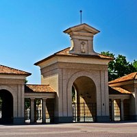 La actual "puerta de hierros", inaugurada en la Feria de 1974