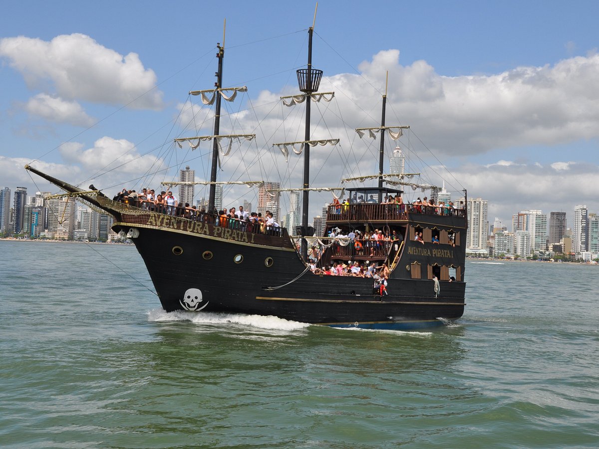 barco pirata catamaran