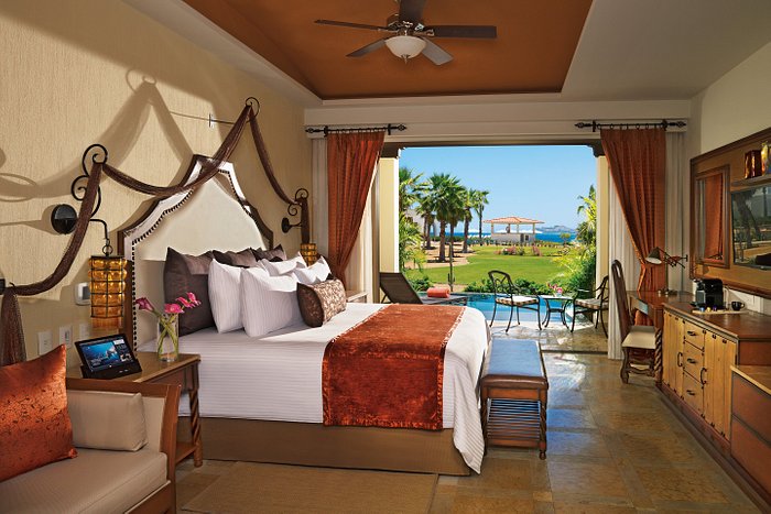 Preferred Club Lounge - Picture of Secrets Puerto Los Cabos Golf