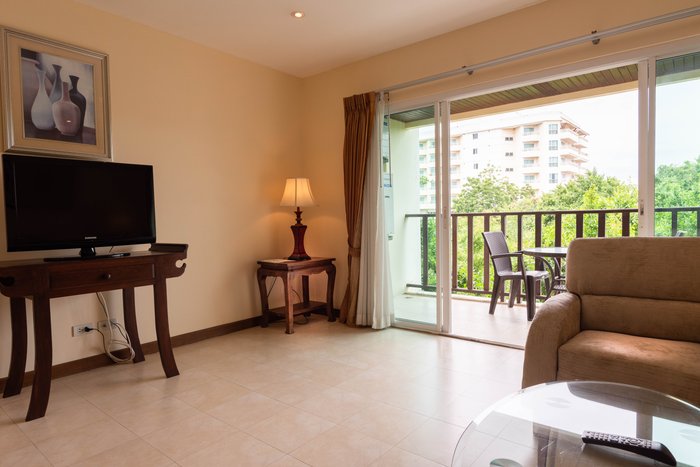 Jomtien Beach Residence Parking: Pictures & Reviews - Tripadvisor