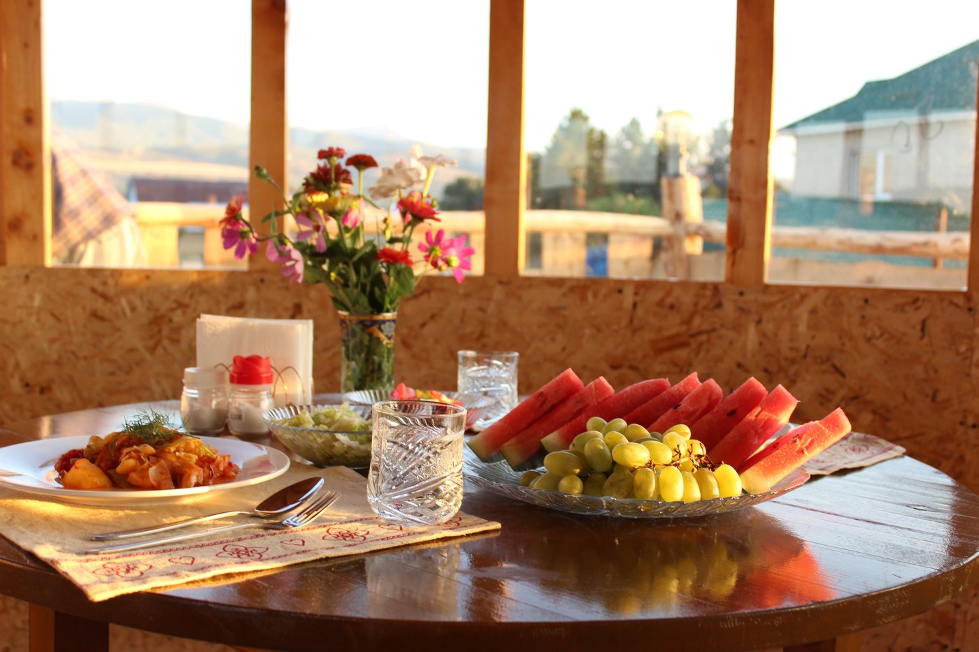 Happy Nomads Yurt Camp (카라콜) - 호텔 리뷰 & 가격 비교