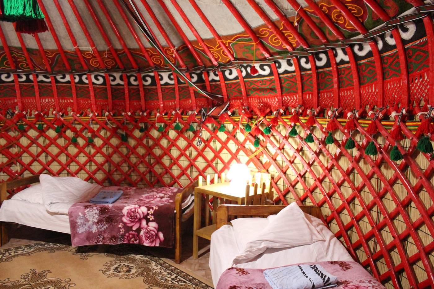 Happy Nomads Yurt Camp (카라콜) - 호텔 리뷰 & 가격 비교